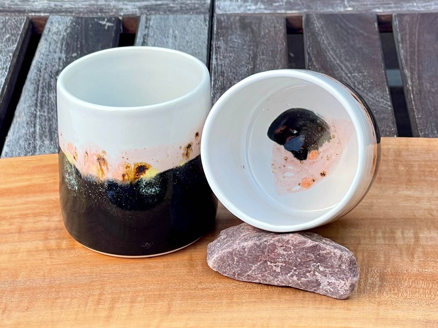 Colorful coffee / tea
cups